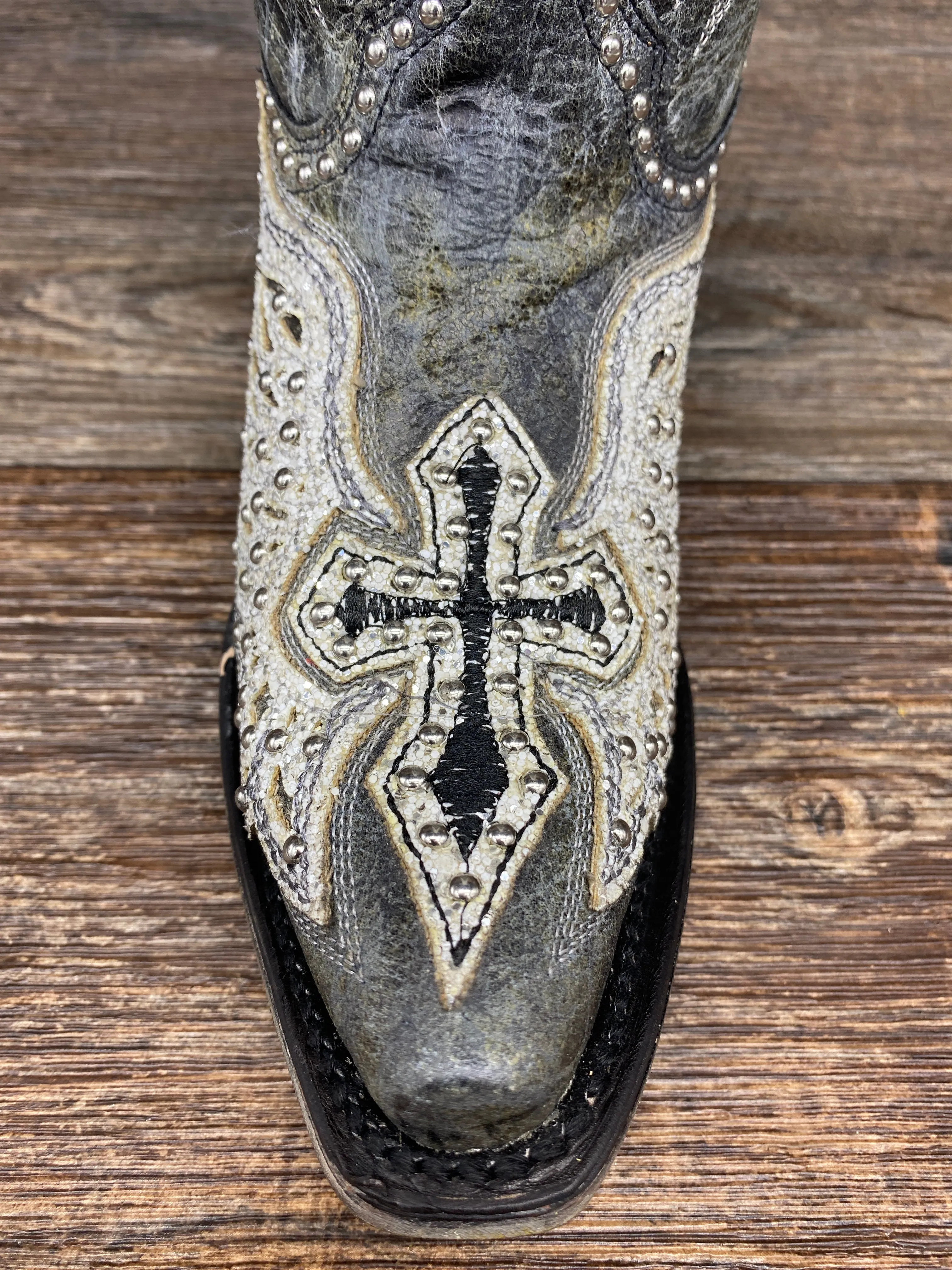 a4232 Women's Wing & Cross Overlay Snip Toe Western Boots by Corral